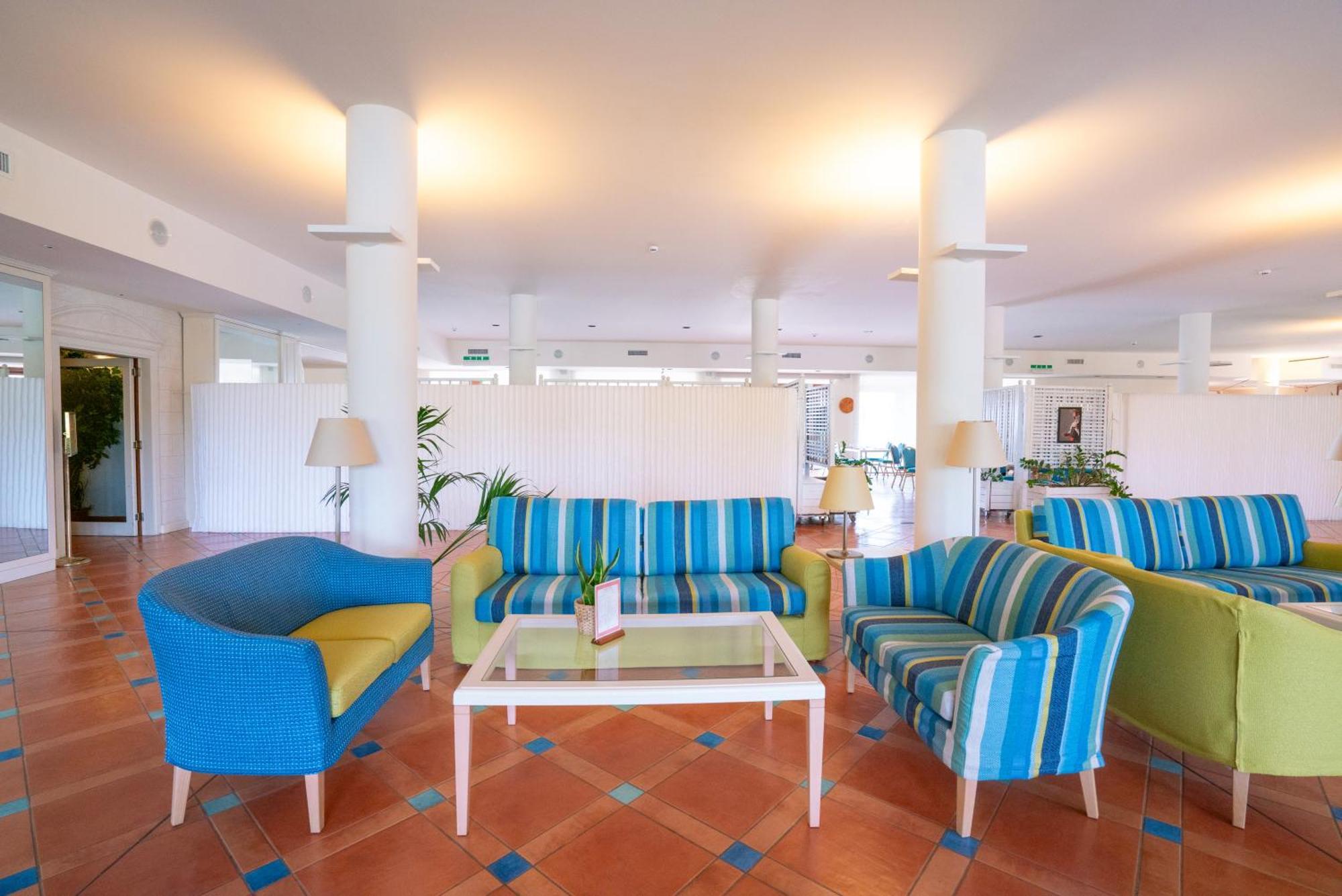 Hotel Santa Gilla Капотера Екстериор снимка