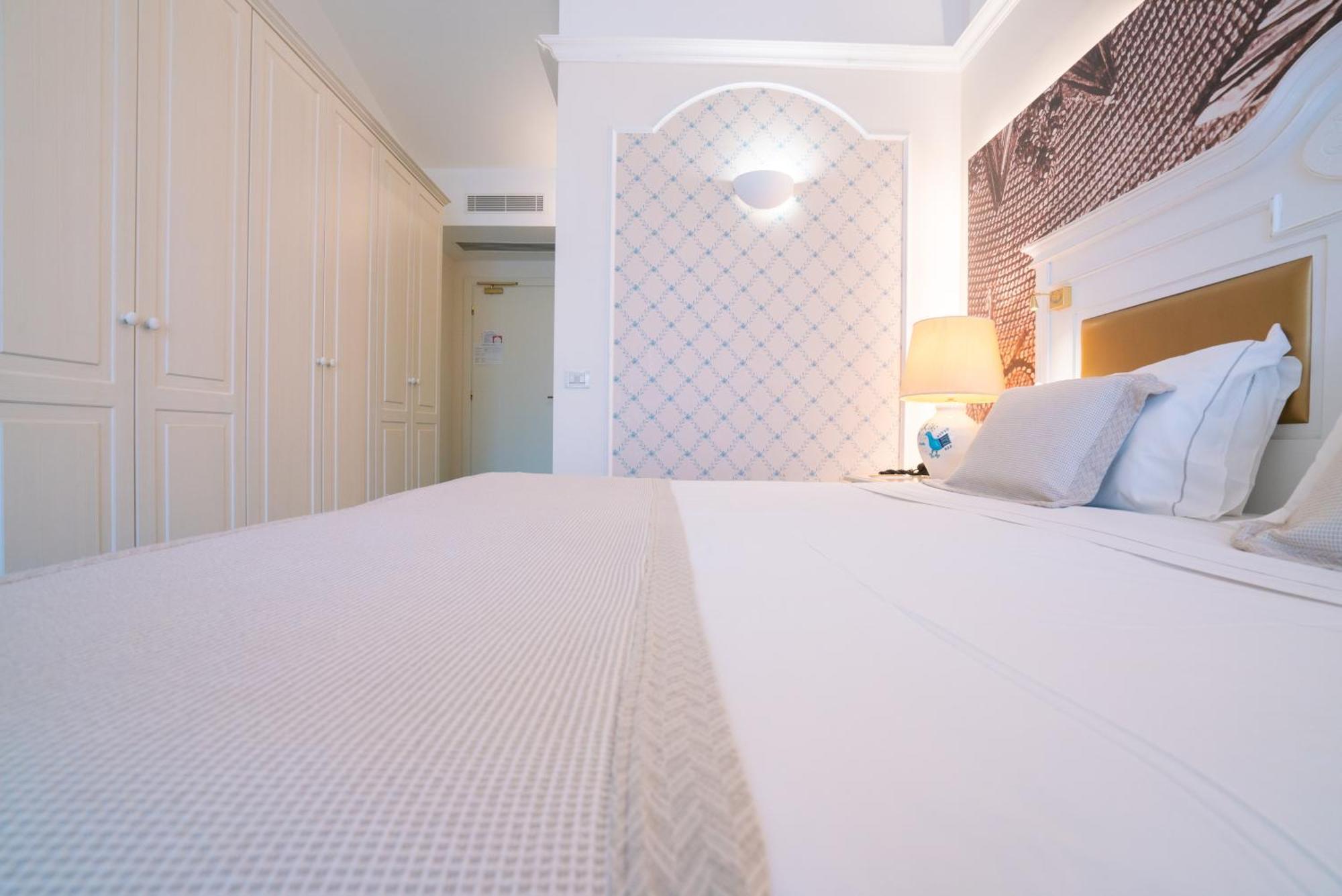 Hotel Santa Gilla Капотера Екстериор снимка