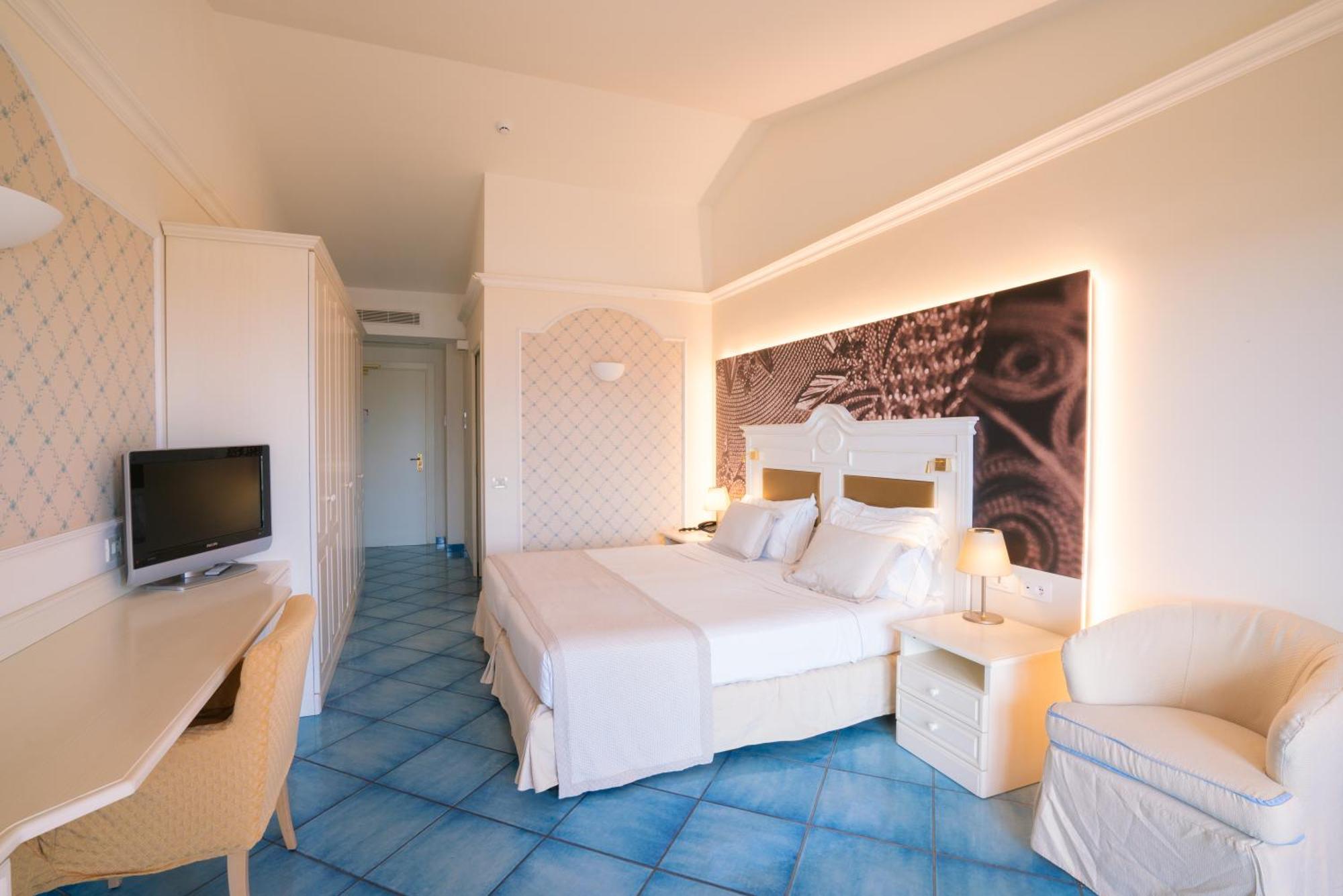 Hotel Santa Gilla Капотера Екстериор снимка