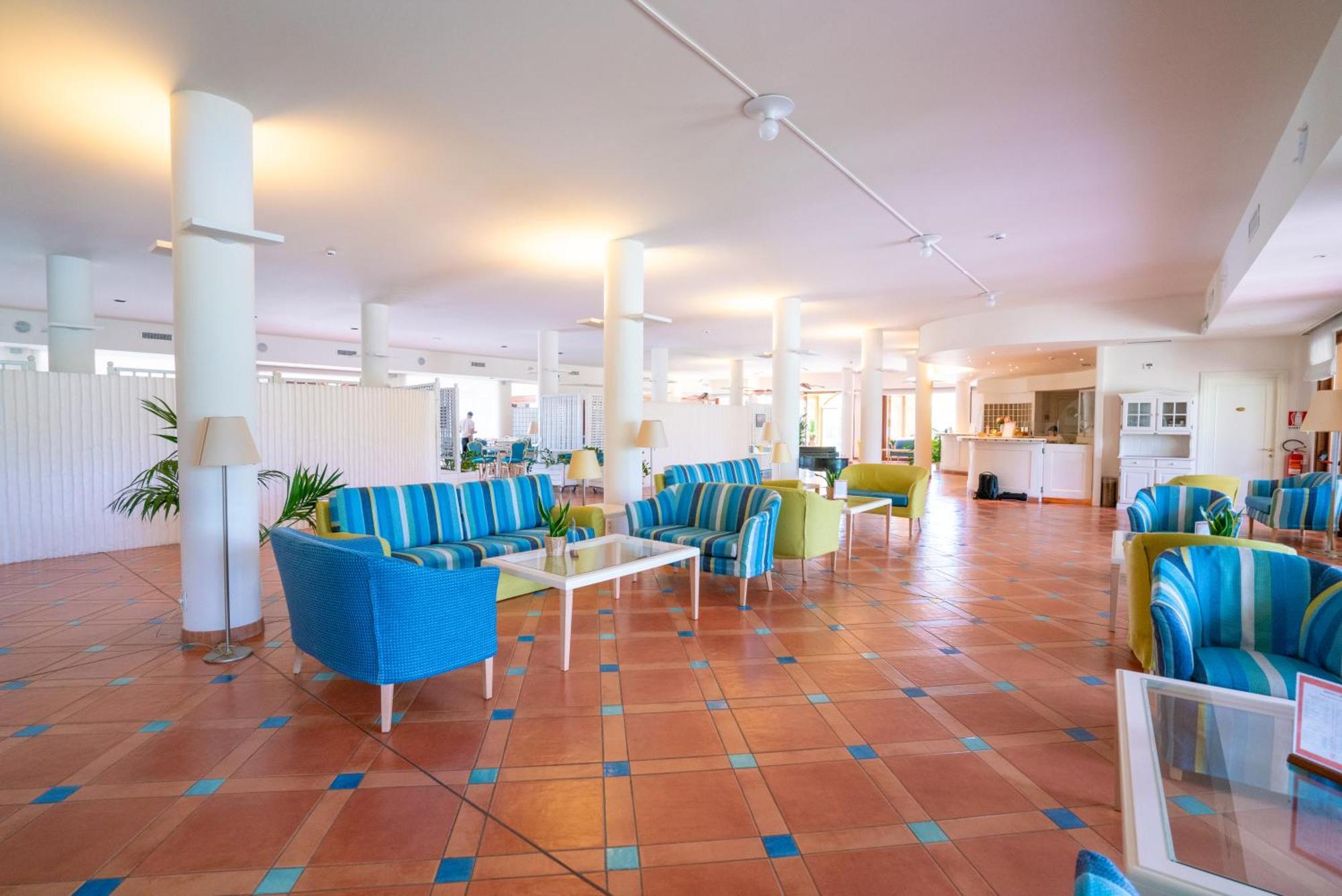 Hotel Santa Gilla Капотера Екстериор снимка