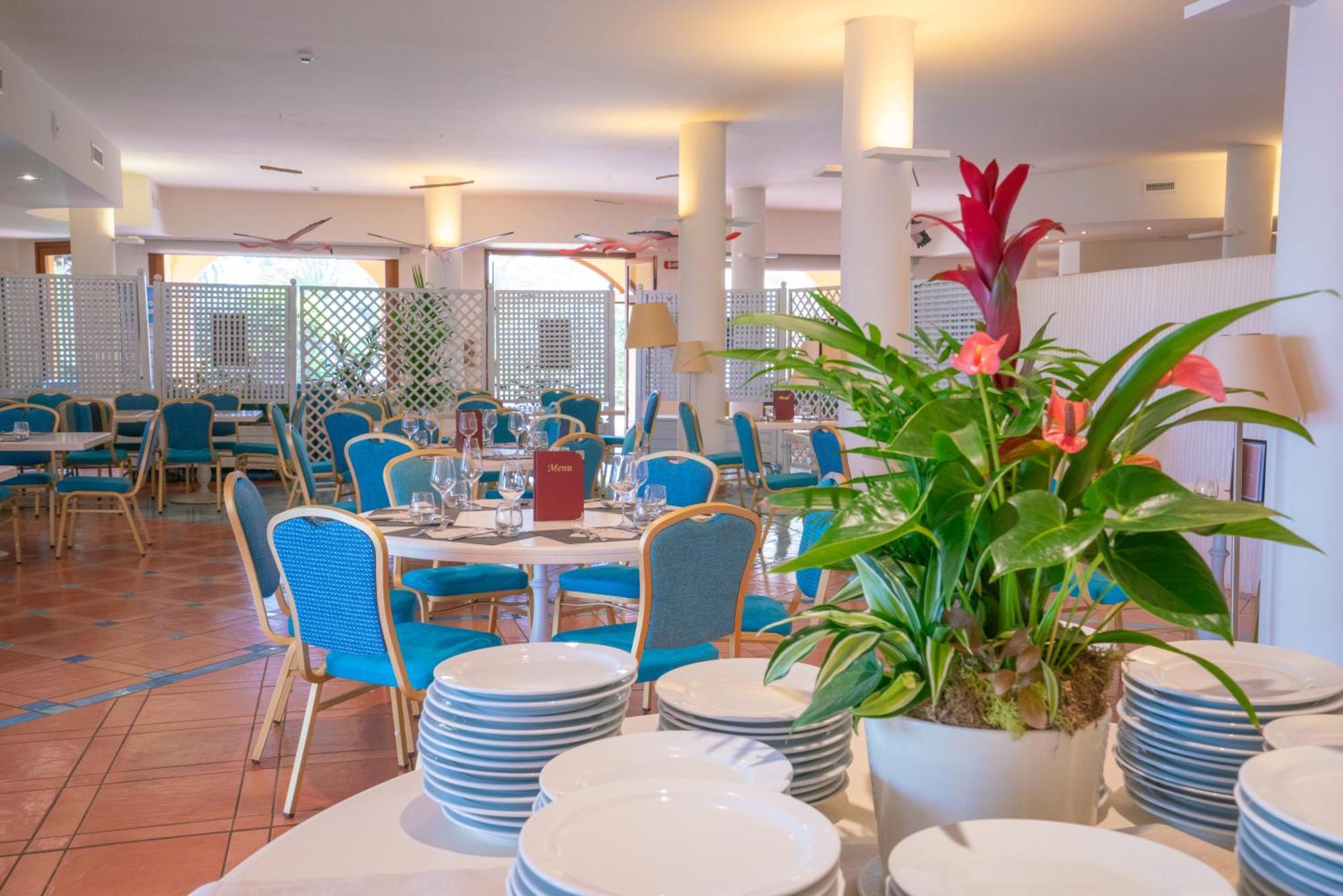 Hotel Santa Gilla Капотера Екстериор снимка