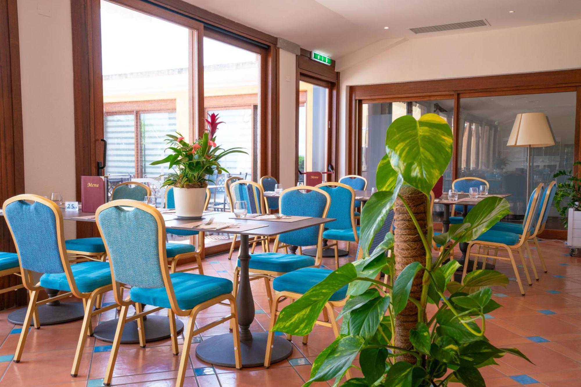 Hotel Santa Gilla Капотера Екстериор снимка