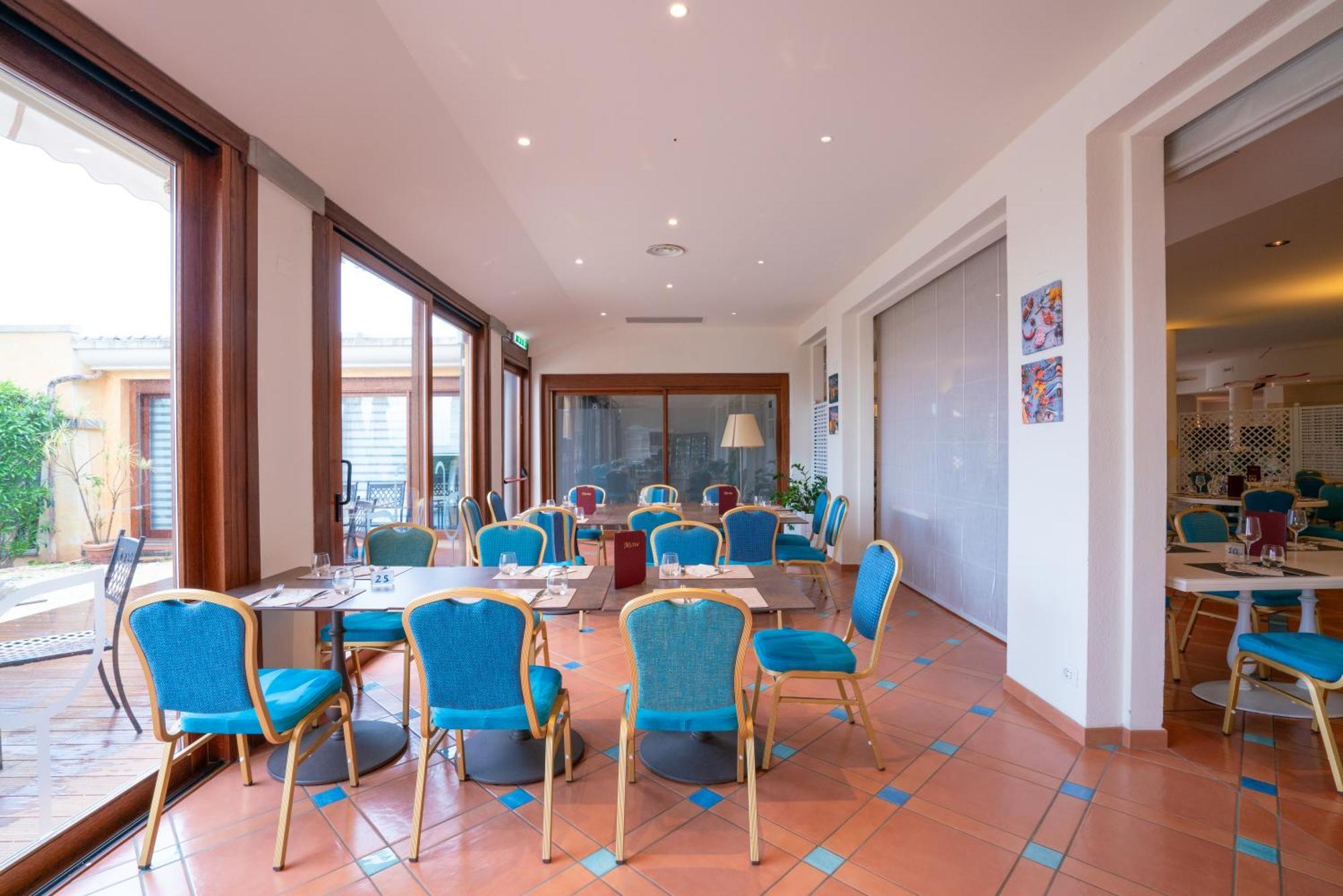 Hotel Santa Gilla Капотера Екстериор снимка