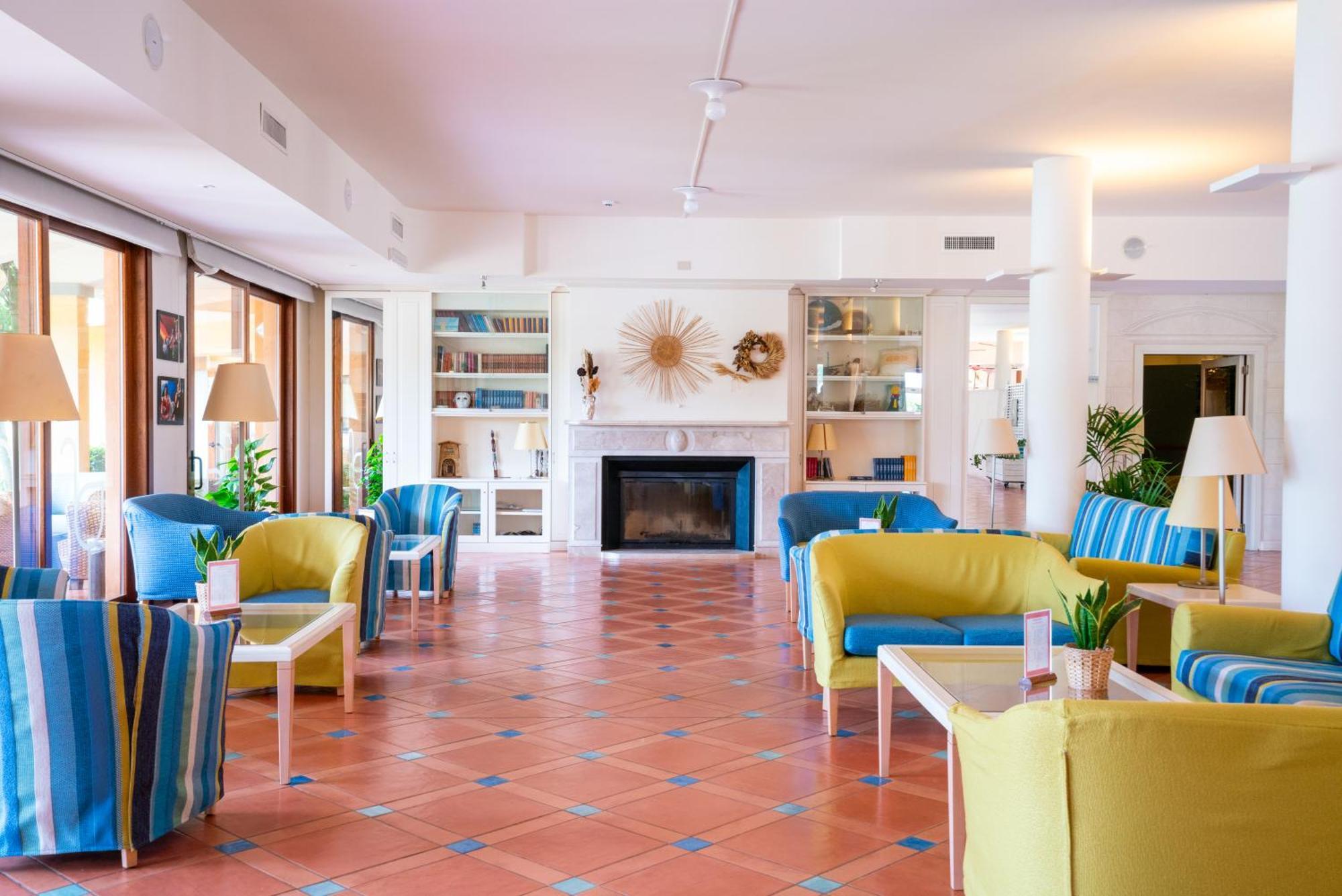 Hotel Santa Gilla Капотера Екстериор снимка