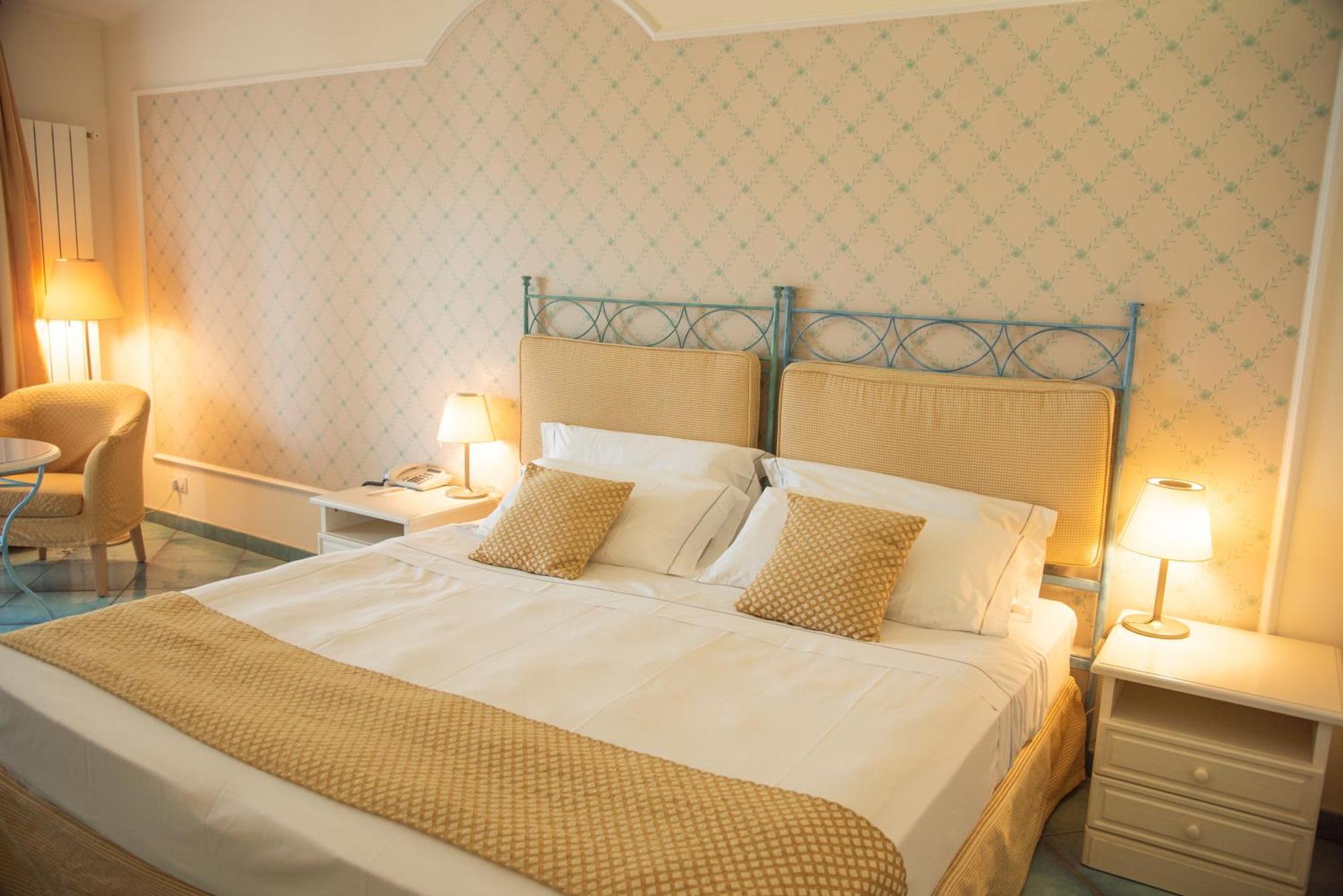 Hotel Santa Gilla Капотера Екстериор снимка