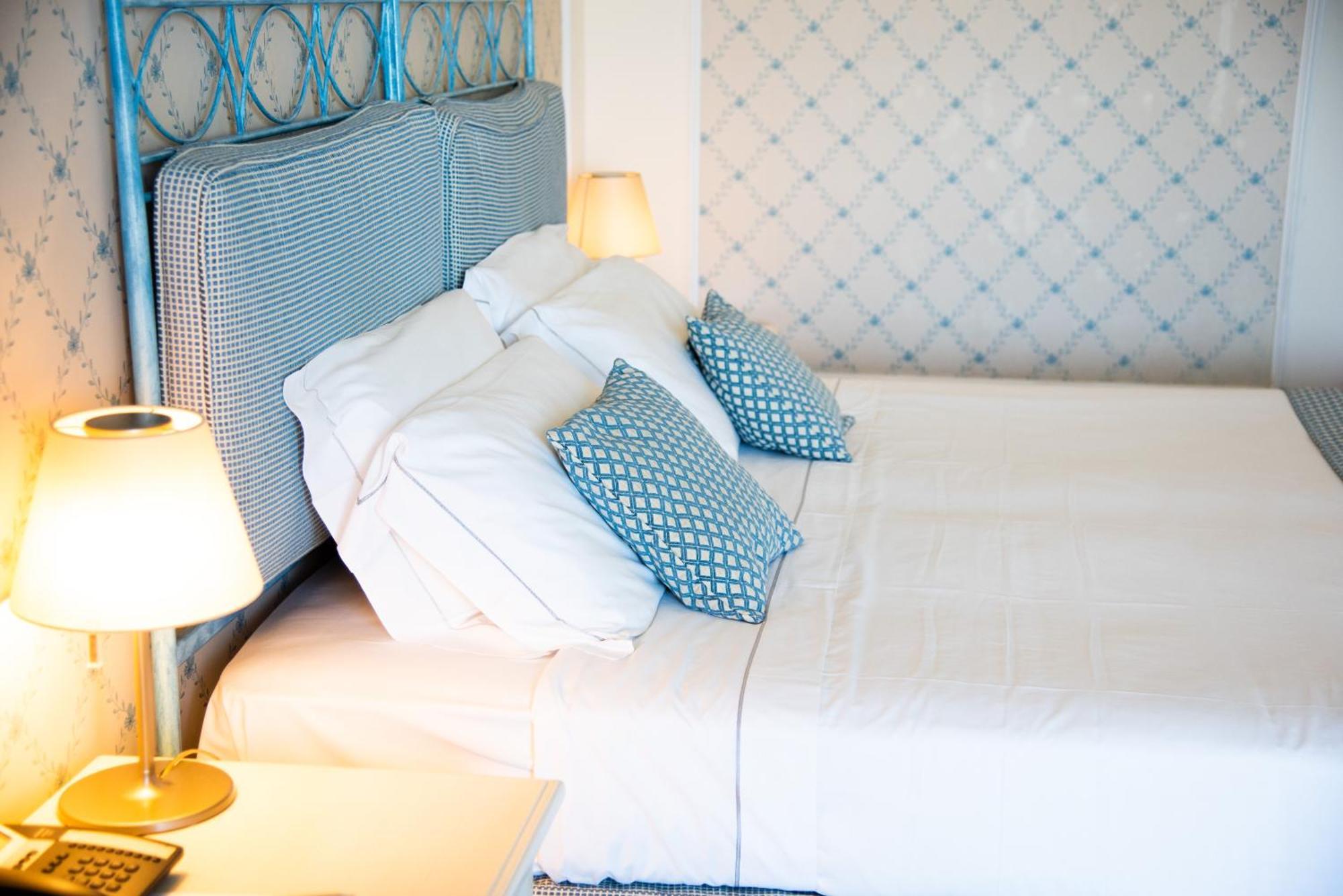 Hotel Santa Gilla Капотера Екстериор снимка