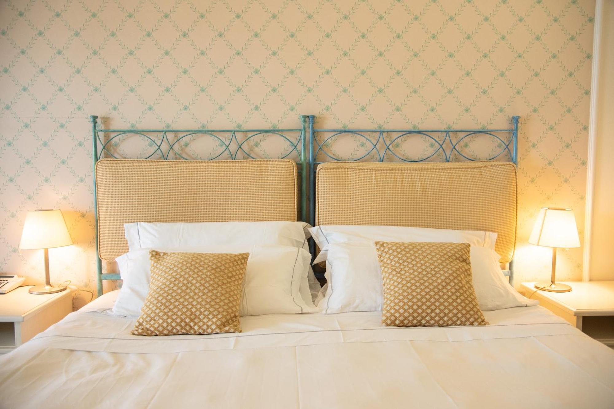 Hotel Santa Gilla Капотера Екстериор снимка