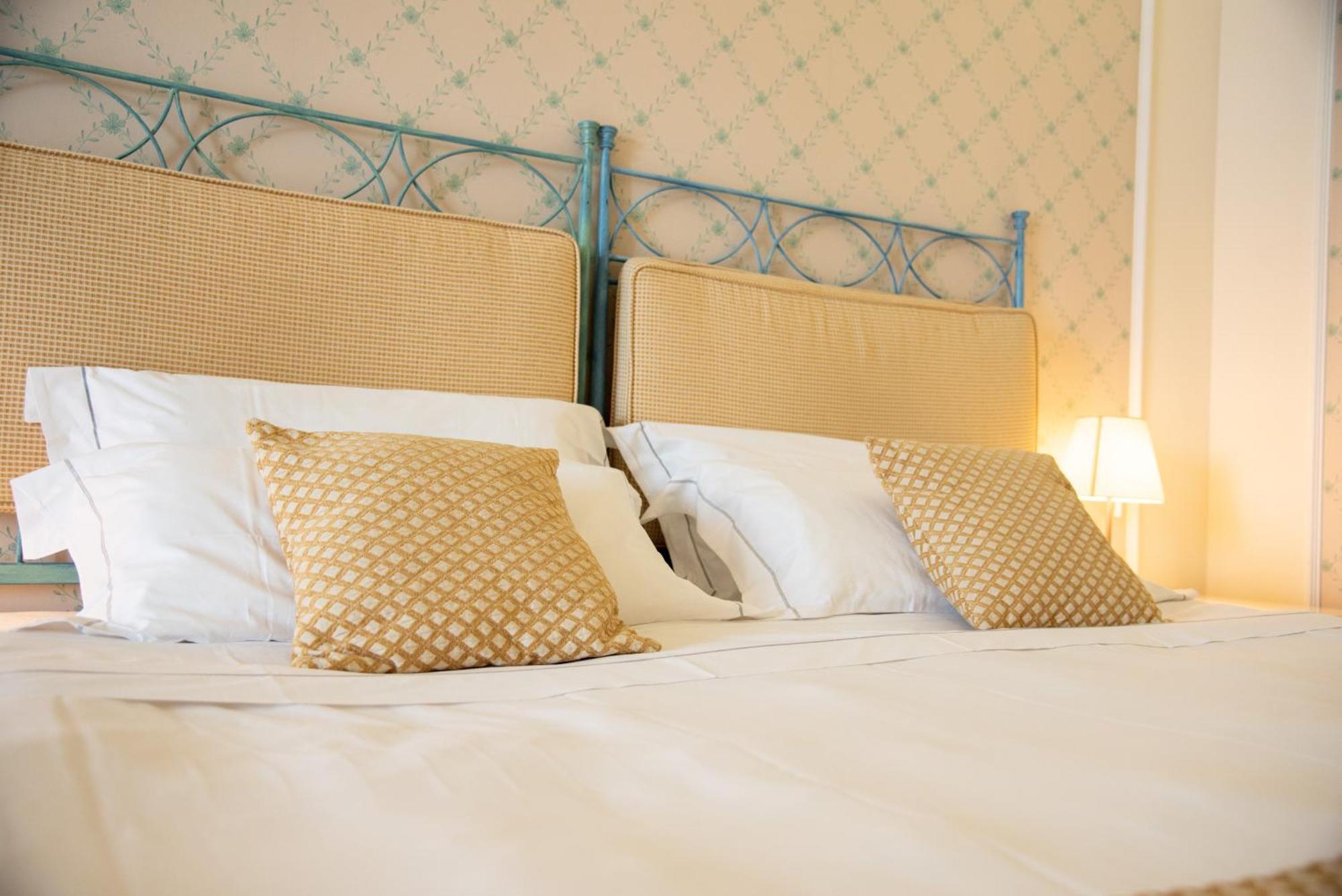 Hotel Santa Gilla Капотера Екстериор снимка