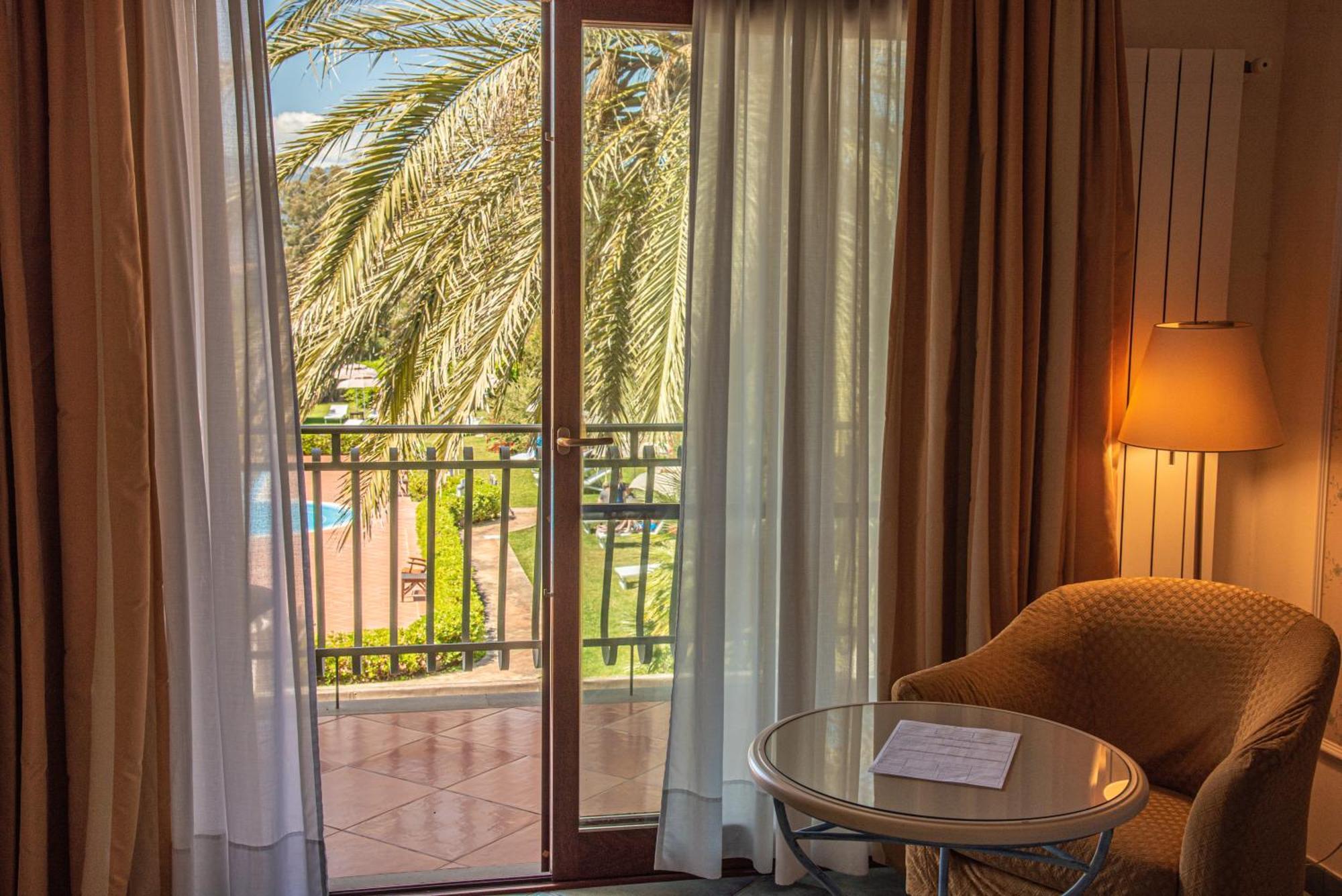 Hotel Santa Gilla Капотера Екстериор снимка