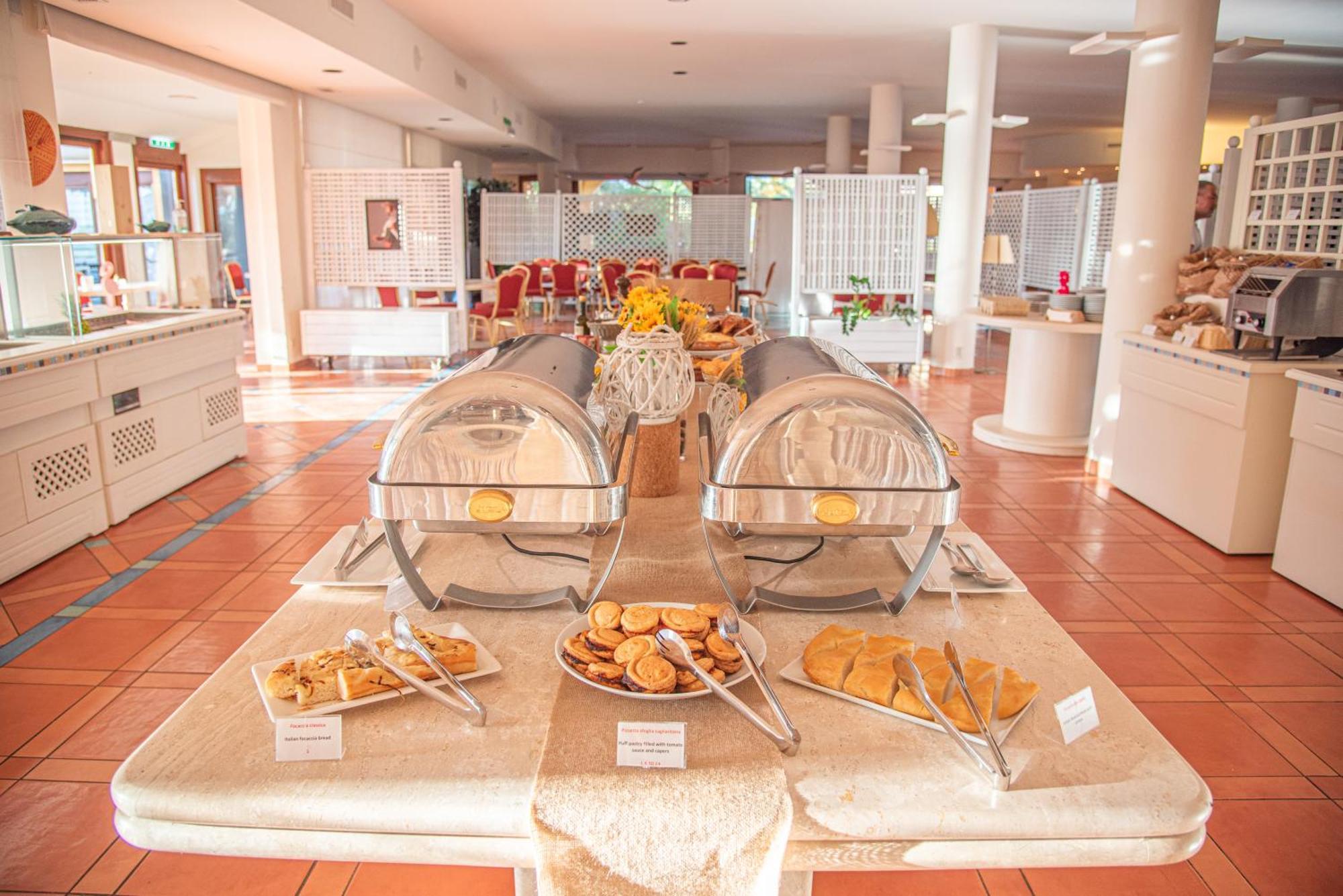 Hotel Santa Gilla Капотера Екстериор снимка