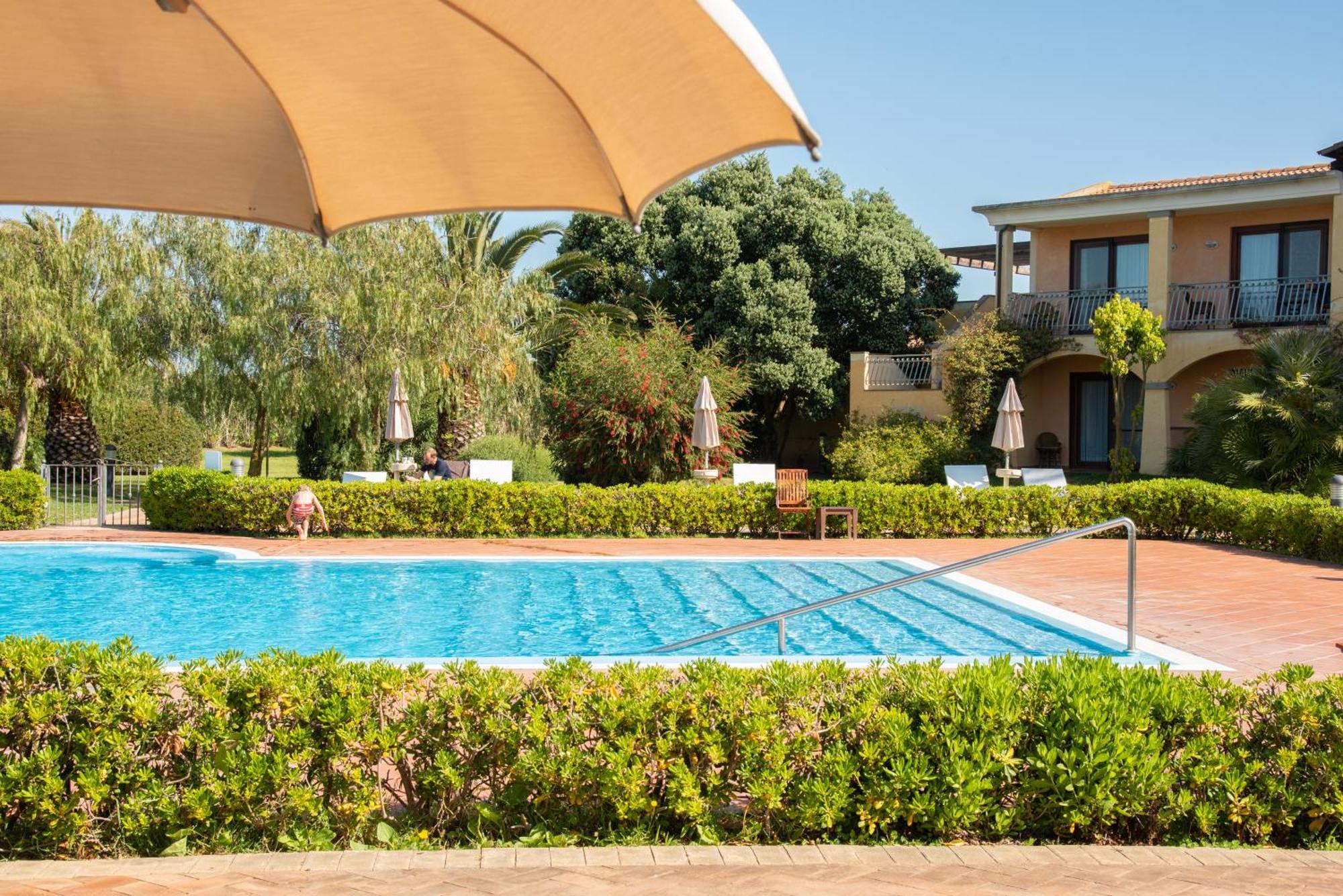 Hotel Santa Gilla Капотера Екстериор снимка