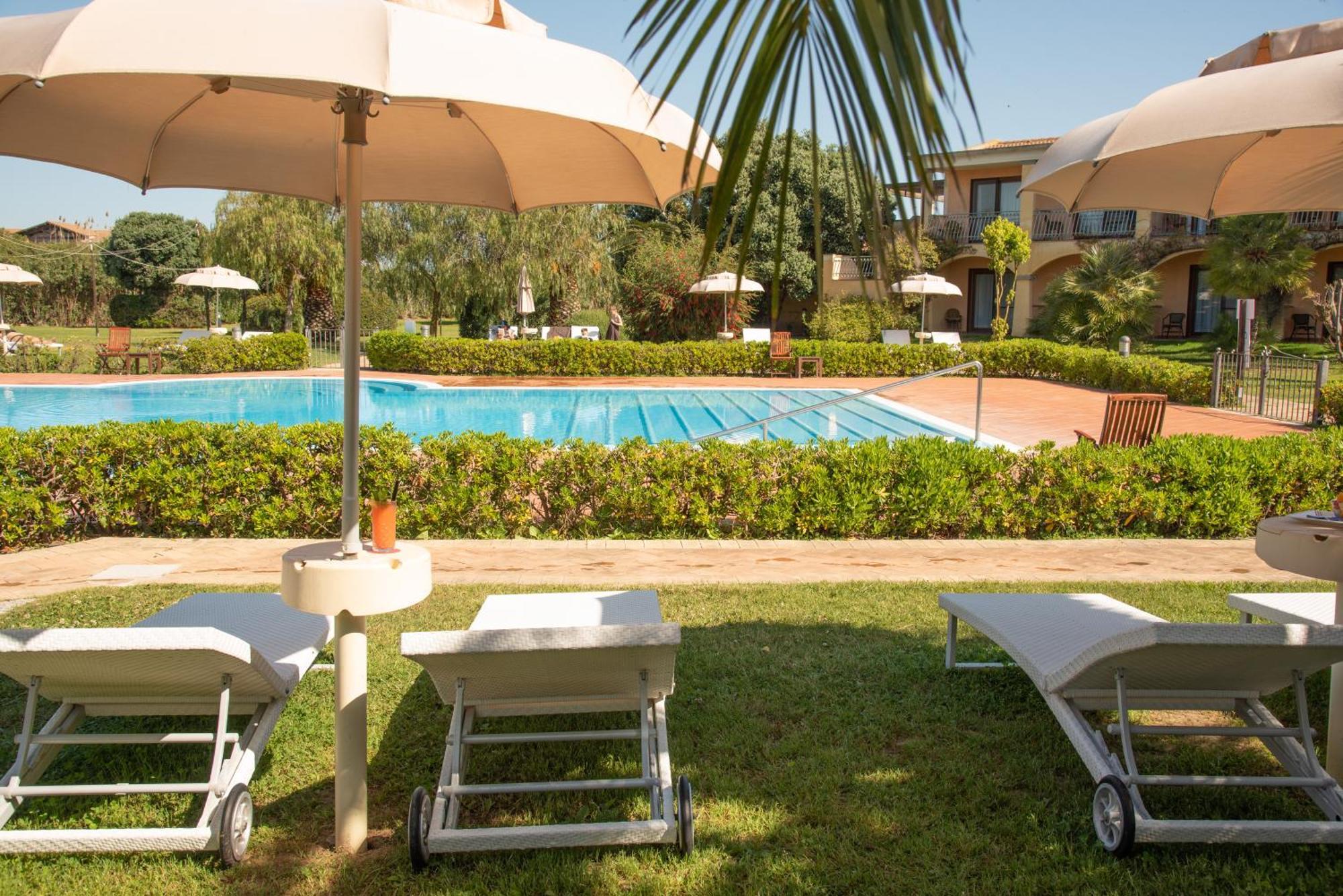 Hotel Santa Gilla Капотера Екстериор снимка
