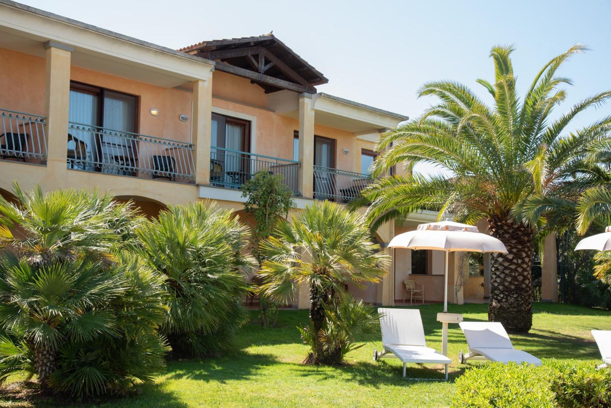 Hotel Santa Gilla Капотера Екстериор снимка